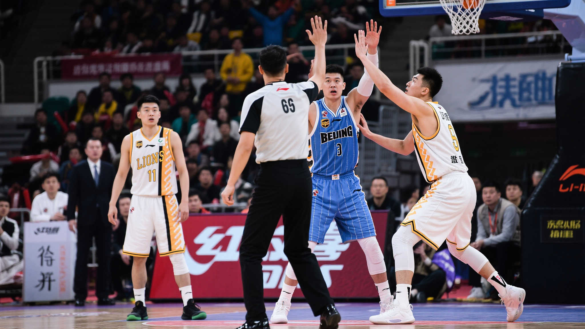 北京广厦比赛情绪激化:裁判控场不足与判罚失准成关键因素 北京广厦比赛情绪激化:裁判控场不足与判罚失准成关键因素